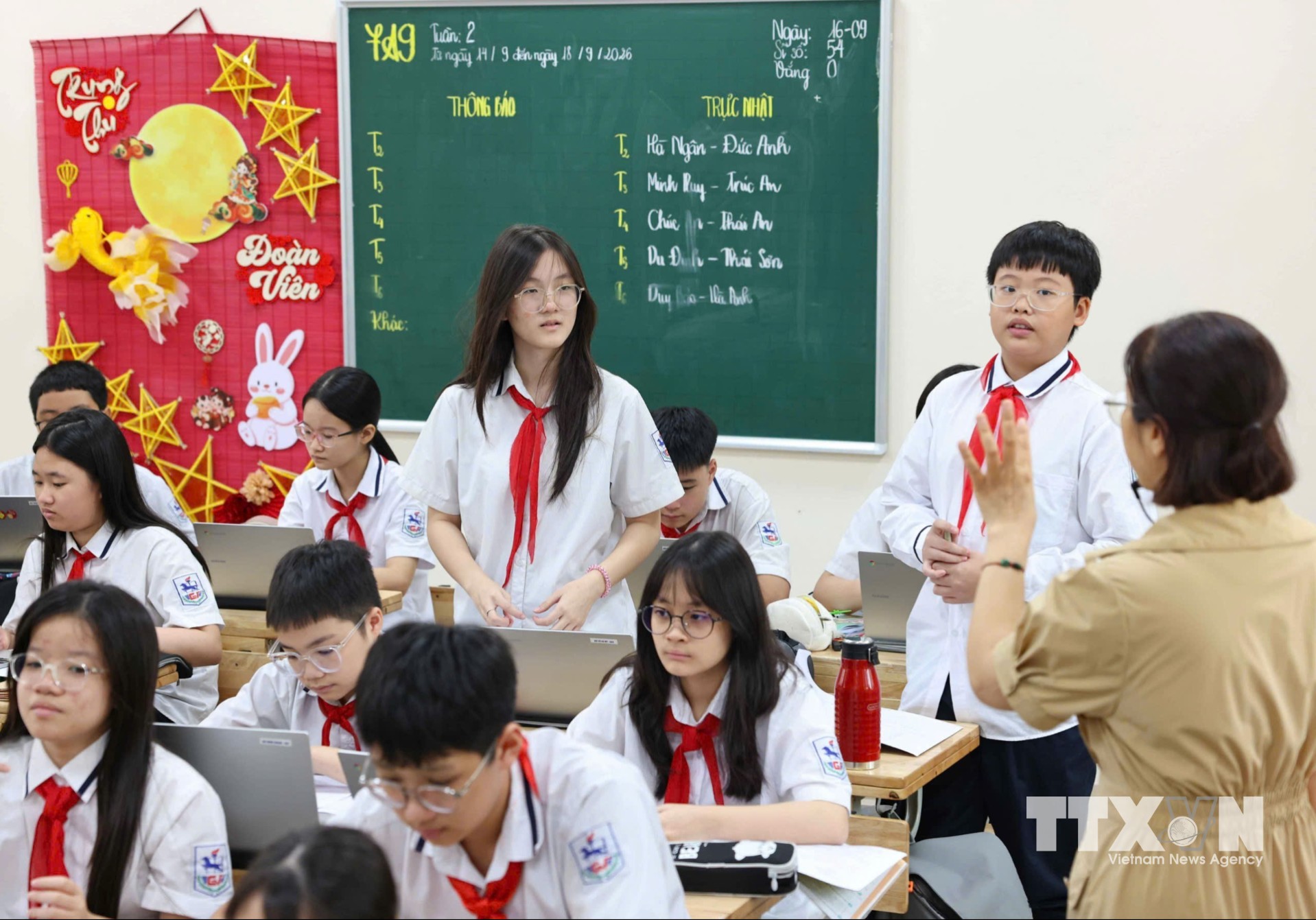 Kết quả khảo sát cho thấy, mô hình đã bước đầu tạo chuyển biến trong phương pháp dạy học, mức độ tương tác trên lớp cũng như kỹ năng số của giáo viên và học sinh. (Ảnh: Thanh Tùng/TTXVN)